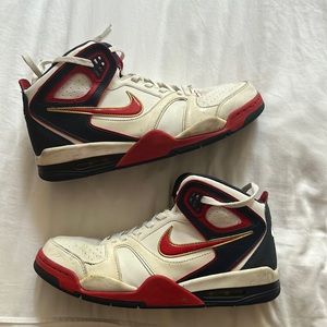 Men’s Nike flight basketball shoes 10.5